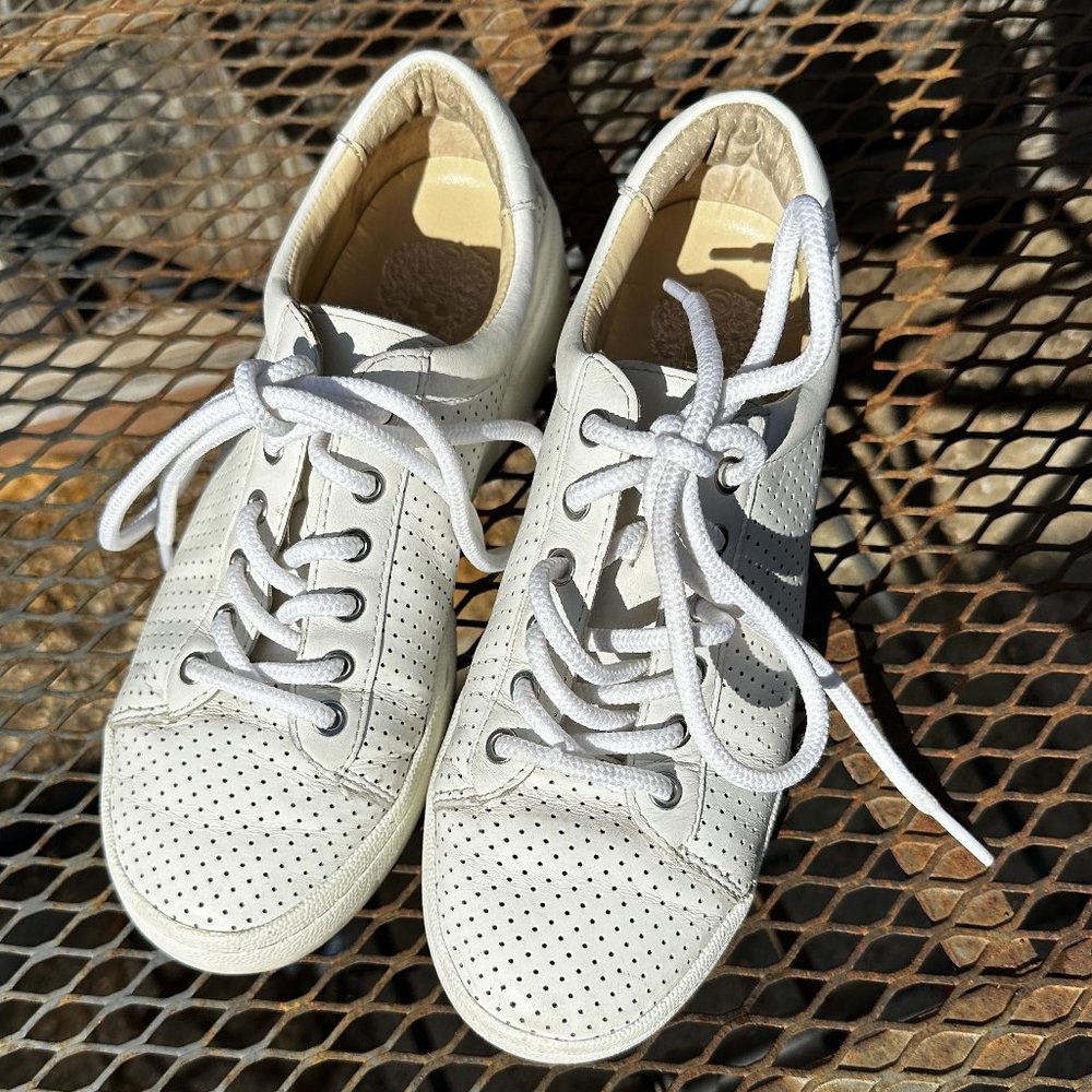 Womens Vince Camuto White All Leather Flat Lace Up Tennis Shoes Size 6.5 m / 37